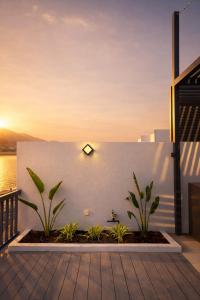 Seascape Horizon Retreat Mountain & Sea View