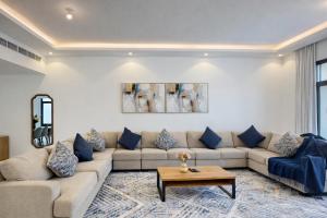 Seascape Horizon Retreat Mountain & Sea View