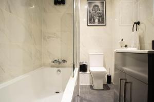 City Centre Apt With Super King Bed Fully Equipped Perfect For Longer Stays