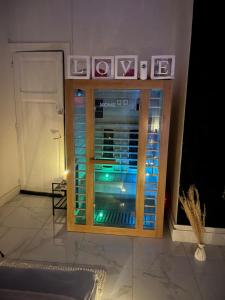 Love White Room Privée avec Spa privatif