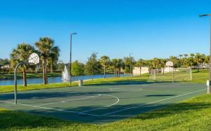 Sun-Kissed 5BR Villa Pool & Family Ready