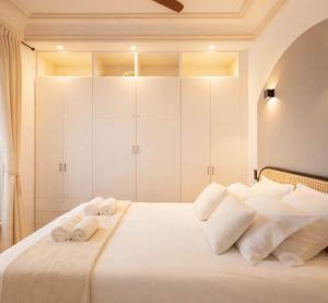 Champs Elysees - Deluxe apartment with lift for 4