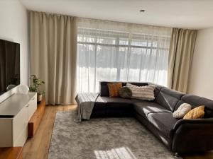 Olive Apartment mit Balkonen, 24h Self-Check-in, Free Parking, Netflix