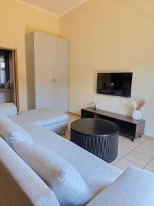 1-BR Stay at Urban on Main