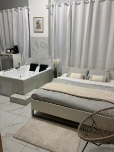 Love White Room Privée avec Spa privatif