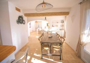 Mas Provençal, 140m2, AC, 3ch, swimming pool, view