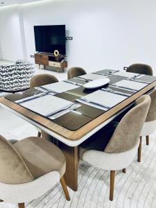 Luxury Apartment - 4BR - 2Baths - Sea View Balcony