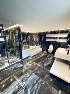 Luxury Apartment - 4BR - 2Baths - Sea View Balcony