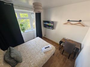 G2 Economy Double Room - Sandycroft Guest House
