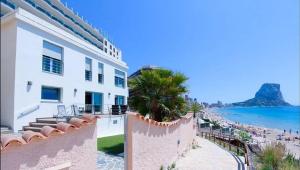 Cinco dormitorios chalet en Altea Zona