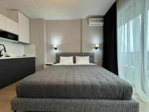 Apartment with Mountain View by the Sea