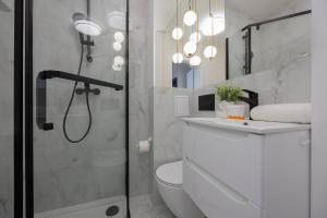 Unique Studio for Remote Work in Warsaw Center with City View by Noclegi Renters