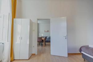 Stylish 2 Bedroom Apartment For Long Stays, Super Central