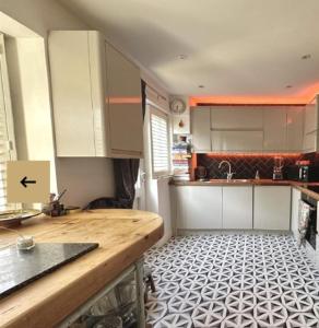 Central Cute Garden Cottage Close to Town & Beach