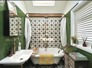 Central Cute Garden Cottage Close to Town & Beach