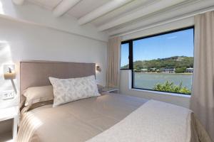 Kleinemonde Island Escape