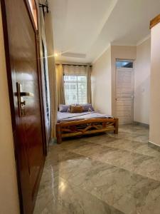 Ngashes Homestay - Near Mwenge Woodcavers Market