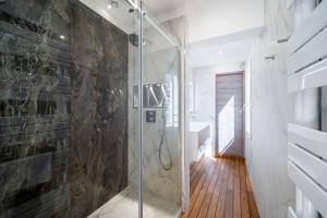 REF 1926 - Cannes Center - Sea view apartment for rent