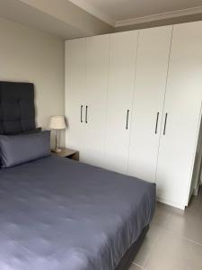 Modern stay overlooking Durbanville wine country