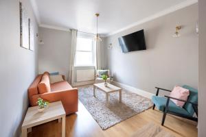 Large 1 Bedroom in Center of London 3