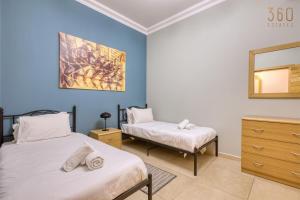 Prime Fort Cambridge 3BR Close to Seafront with WiFi and AC