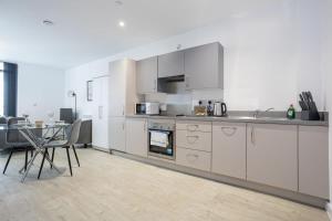 Modern Studio with Balcony in Manchester