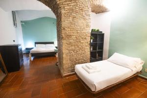 Grotto Apartment by Campo de Fiori