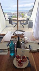 Appartement ERQUY Bretagne vue mer exceptionnelle sur les hauts dErquy au calme ! 900 m du centre ville et au pied du GR34