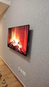 Hostly Comfort Living with Free Gym, Sauna & Pool