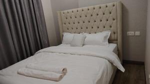 Hostly Comfort Living with Free Gym, Sauna & Pool