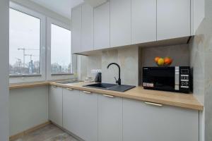 Cozy Studio with Workspace in the City Center by Noclegi Renters