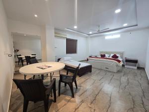 Anne Towers 2BHK Apartment by Homeyhuts