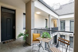 Budapest Spirit - Azure Sky WITH FREE PARKING