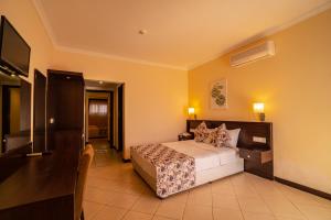 Sunshine Holiday Resort