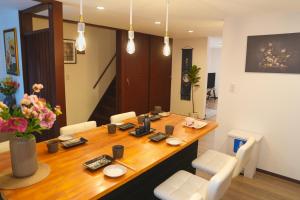Family Group 4BR Whole House12 Guests1-min to Station Direct to Namba