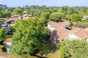 Maison proche lac avec beau jardin