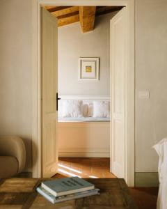 Luxury 6-bed Tuscan Villa near Lucca and Florence