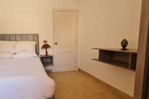 Nile Front Luxor Apt Sleeps 6 with Pool