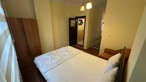 Sophia bukalemoon apartment