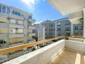 Azure View Residence A20