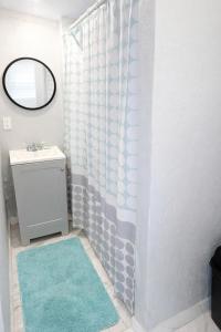Cozy 1 Bed Room Apartment By University Mall