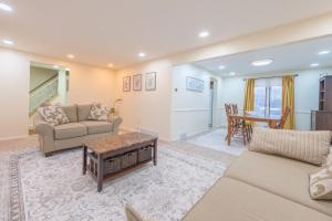 Amherst 4 bedroom house 25 mins to Niagara falls