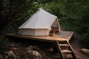 Glamping in Nature Bell Tent on Platform