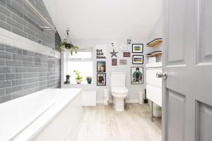 Walk to City and Bay Stylish 2BR House