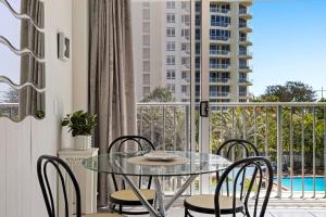 Surfers Beachside Studio Ocean View