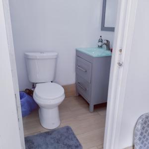 Quiet Studio Retreat attached to big House