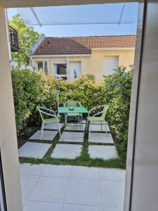 Maison chaleureuse jacuzzi, climatisation et parking payants