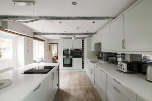 Luxury Townhouse in the Heart of Burford Sleeps 11