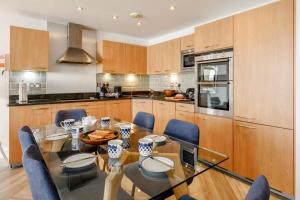 3 Bed in Torquay oc-a28109