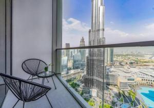 Iconic Burj Khalifa & Fountain Views near Dubai Mall